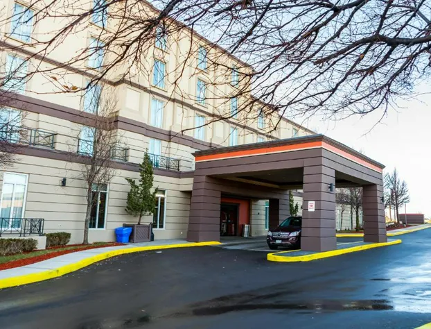 Best Western Premier Toronto Airport Carlingview Hotel hotel detail image 2