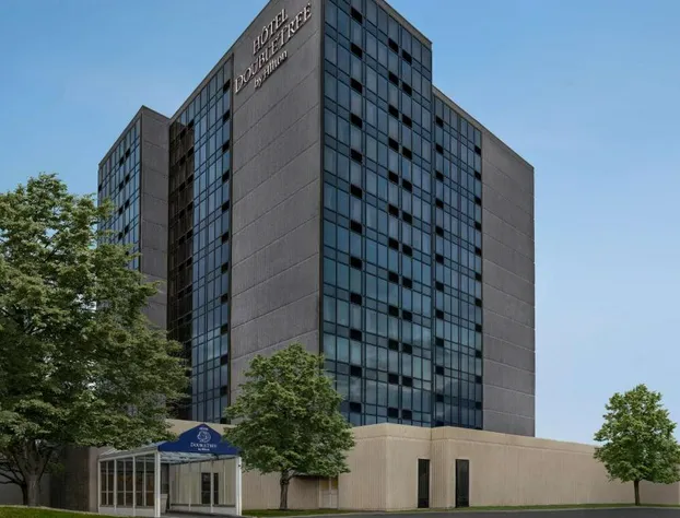 DoubleTree by Hilton Pointe Claire Montreal Airport West hotel detail image 1