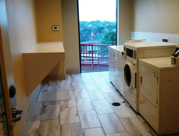 Holiday Inn Austin -Town Lake by IHG hotel detail image 3