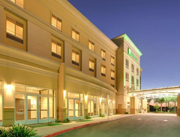 Holiday Inn & Suites Bakersfield by IHG hotel detail image 1