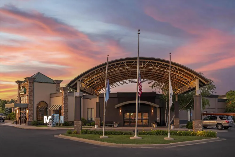 Best Western Fairmont hotel hero