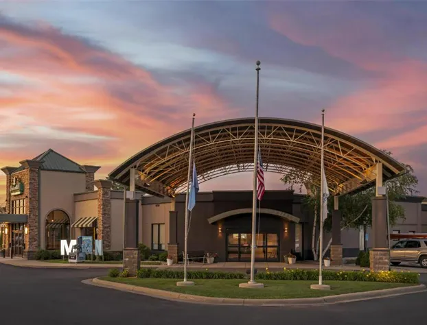 Best Western Fairmont hotel detail image 1