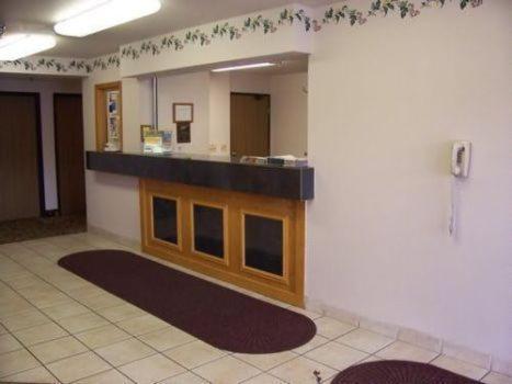 Budget Host Inn & Suites hotel detail image 3