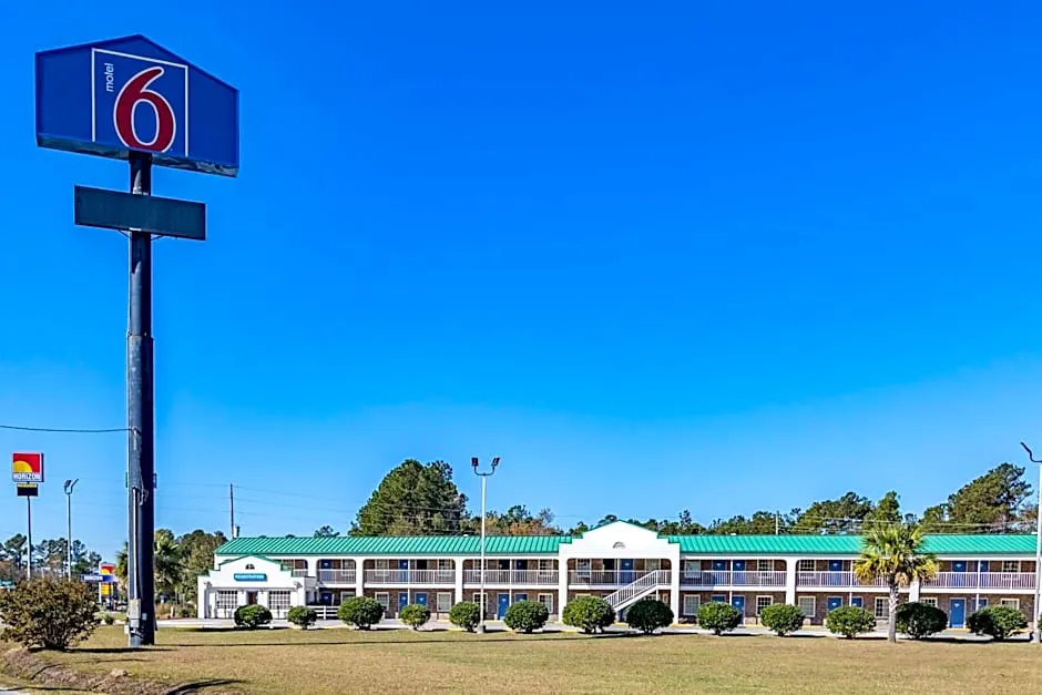 Motel 6 Walterboro, SC hotel hero