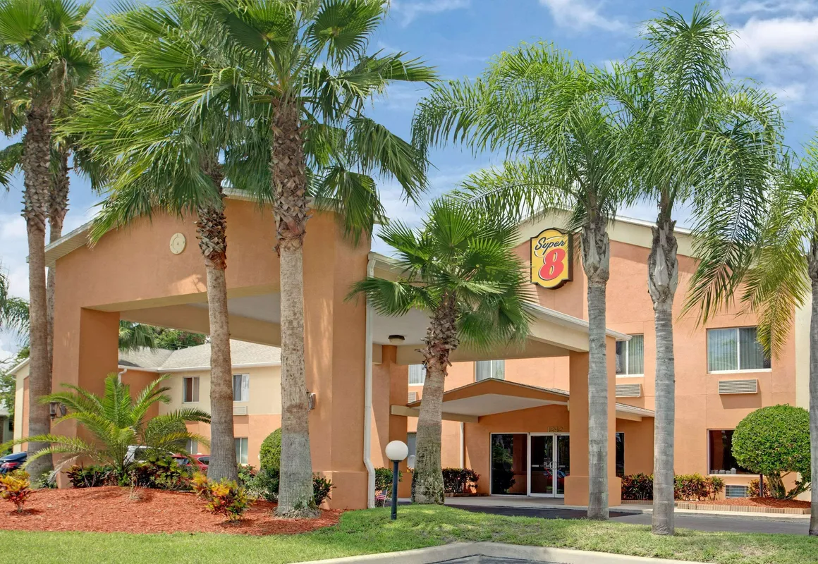 Super 8 by Wyndham Daytona Beach hotel hero