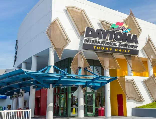 Super 8 by Wyndham Daytona Beach hotel detail image 1