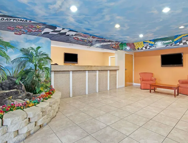 Super 8 by Wyndham Daytona Beach hotel detail image 2
