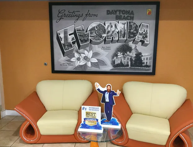 Super 8 by Wyndham Daytona Beach hotel detail image 4
