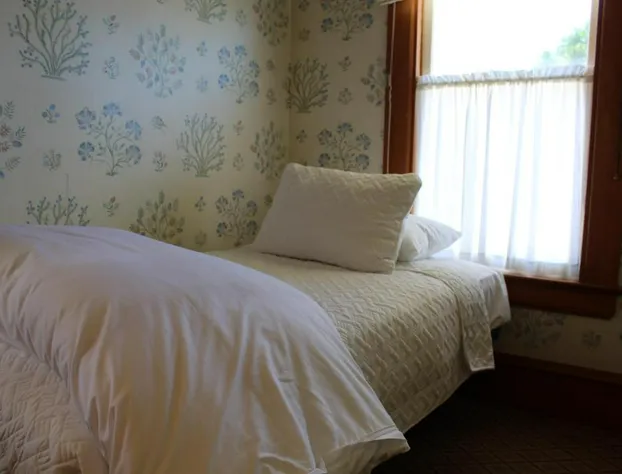 Pacific Grove Inn hotel detail image 4