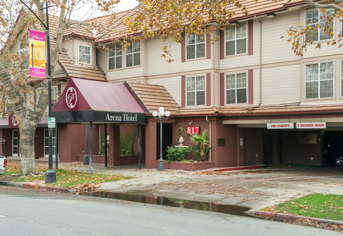 Arena Hotel hotel hero