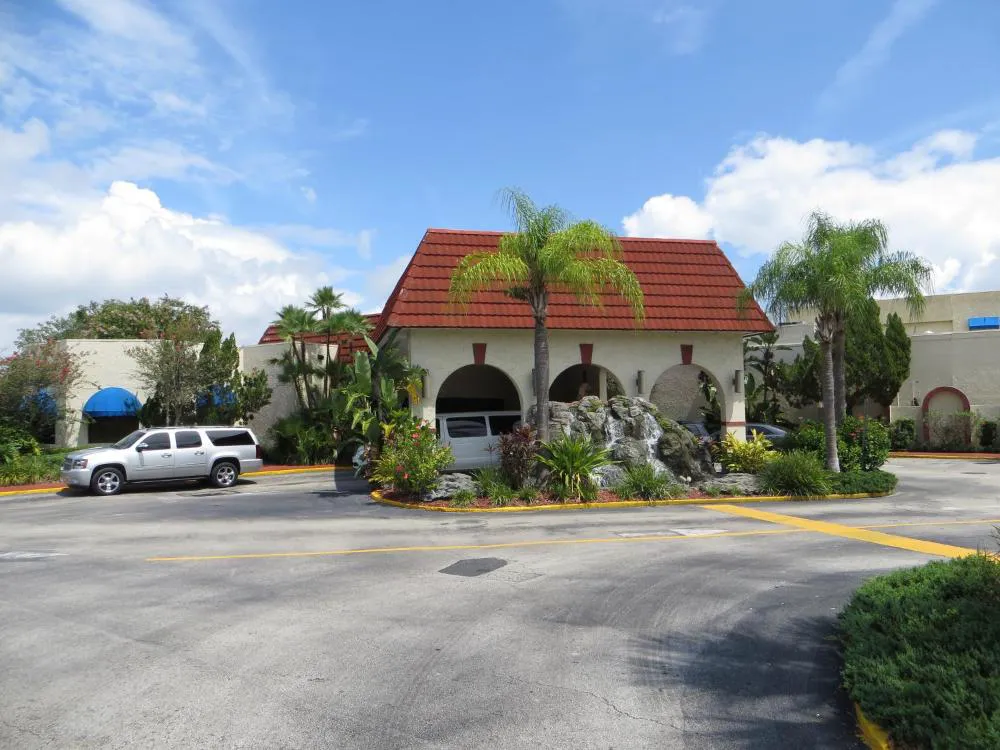 Maingate Lakeside Resort hotel hero