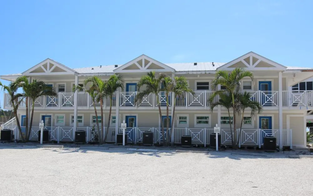 Island Inn hotel hero