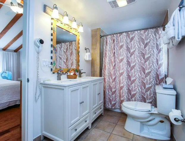 Island Inn hotel detail image 4