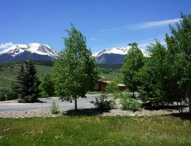 Luxury Inn And Suites hotel detail image 2