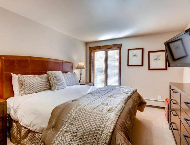 Luxury Ski In Ski Out 1 Bedroom At Eagle Bahn Gondola hotel detail image 2