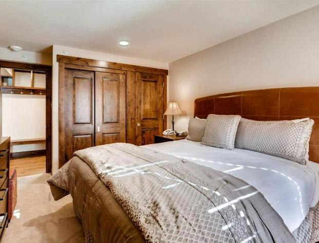 Luxury Ski In Ski Out 1 Bedroom At Eagle Bahn Gondola hotel detail image 3