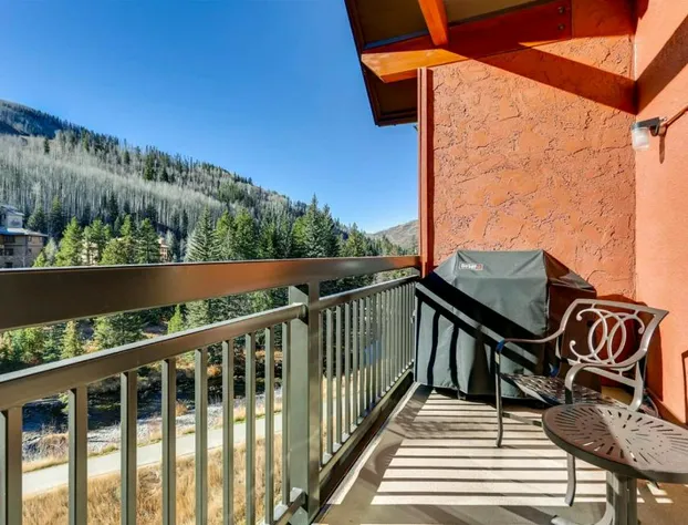 Luxury Ski In Ski Out 1 Bedroom At Eagle Bahn Gondola hotel detail image 1