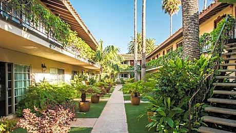 Inn By The Harbor hotel hero