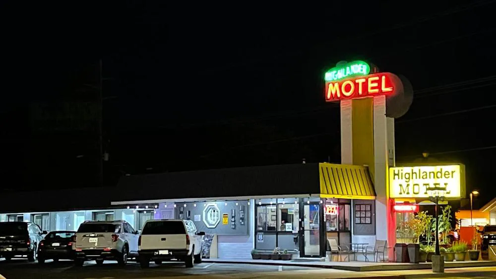 Highlander Motel hotel hero