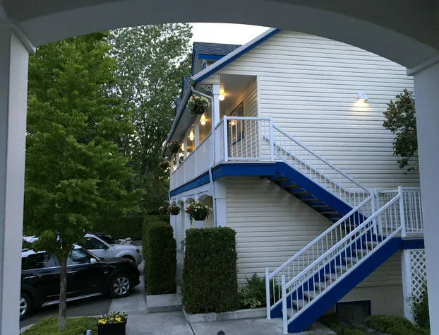 Lakeside Country Inn hotel detail image 3