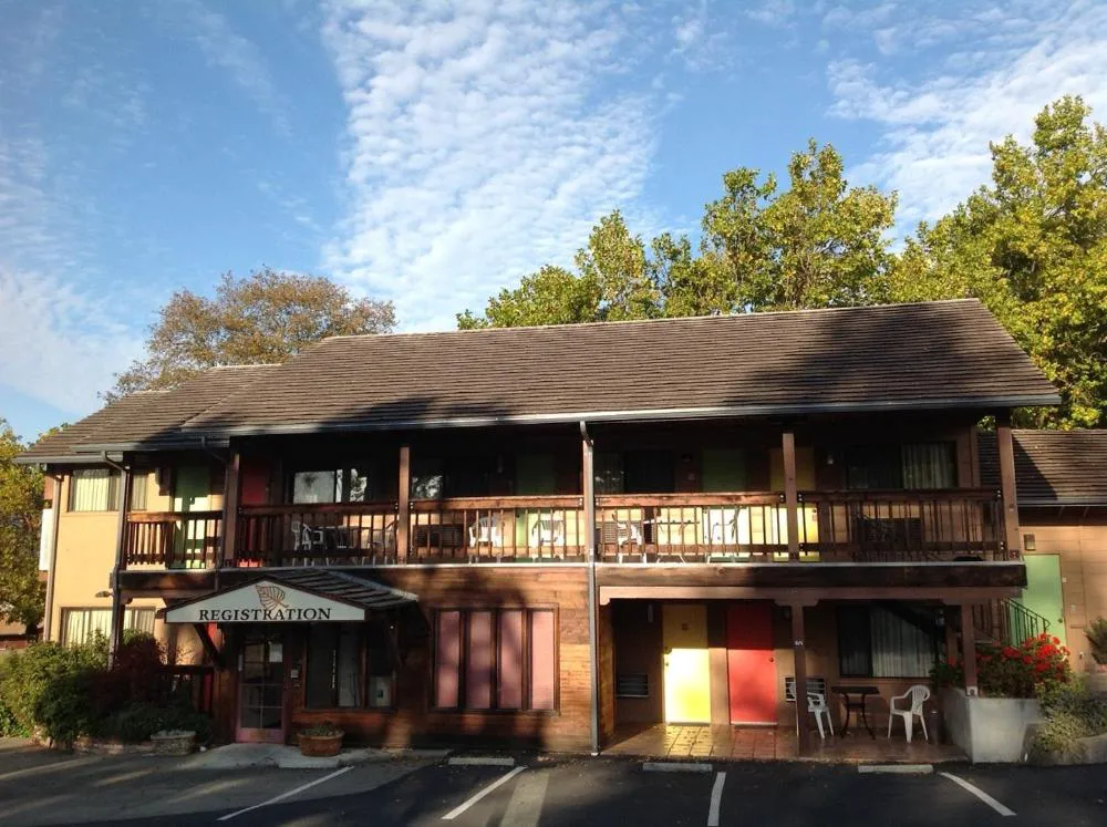 Humboldt Redwoods Inn hotel hero