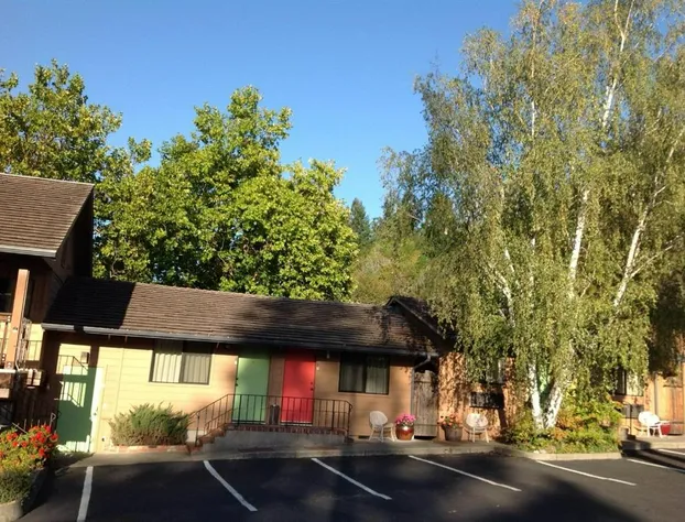 Humboldt Redwoods Inn hotel detail image 2