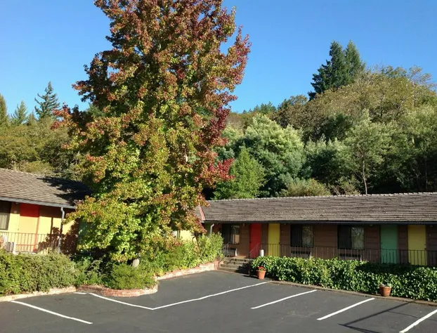 Humboldt Redwoods Inn hotel detail image 1