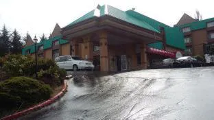 Sutton Suites Hotel hotel detail image 2