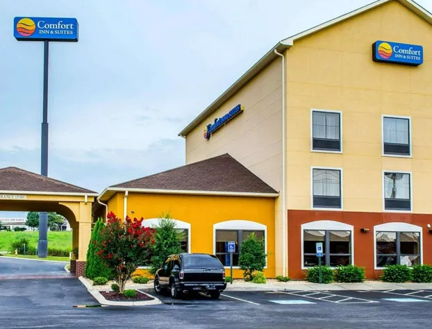 Comfort Inn & Suites Franklin East hotel detail image 1