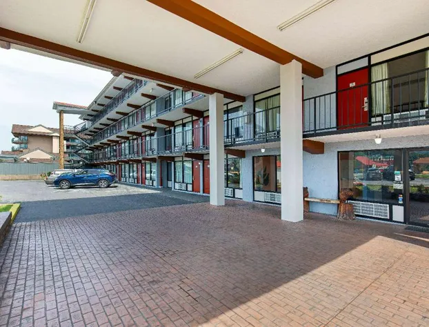 Americana Inn, a Travelodge by Wyndham hotel detail image 4