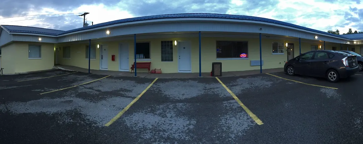 Lake Inn and Restaurant hotel hero