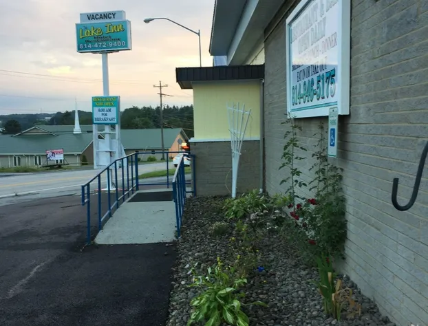 Lake Inn and Restaurant hotel detail image 3