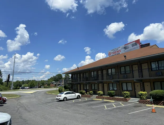 Inn Between The Hedges hotel detail image 1