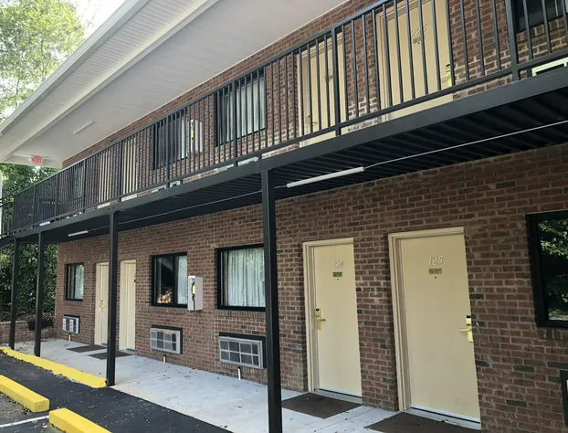 Inn Between The Hedges hotel detail image 2