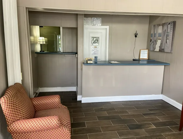 Inn Between The Hedges hotel detail image 3