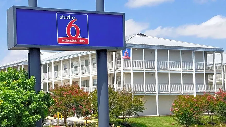 Studio 6 San Antonio, TX - Lackland AFB hotel hero