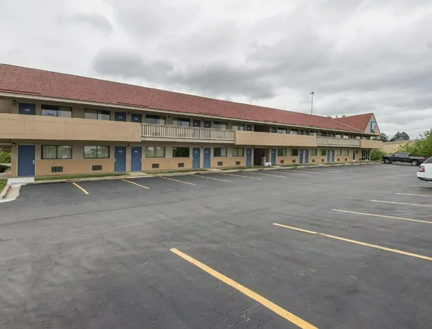 Motel 6 Overland Park, KS hotel detail image 1