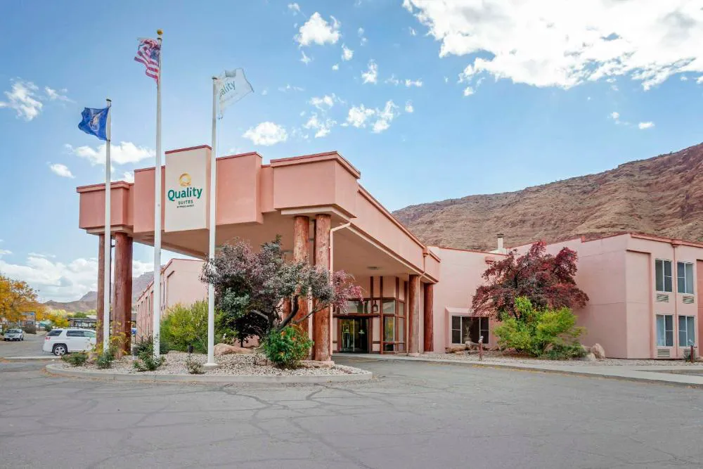 Quality Suites Moab near Arches National Park hotel hero