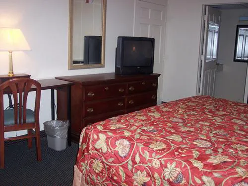 Red Carpet Inn Terre Haute hotel detail image 2