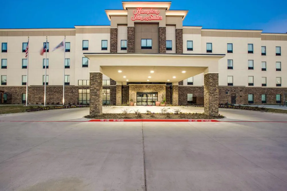 Hampton Inn & Suites Dallas/Ft. Worth Airport South hotel hero