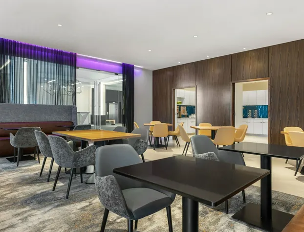 Residence Inn New York The Bronx At Metro Center Atrium hotel detail image 4