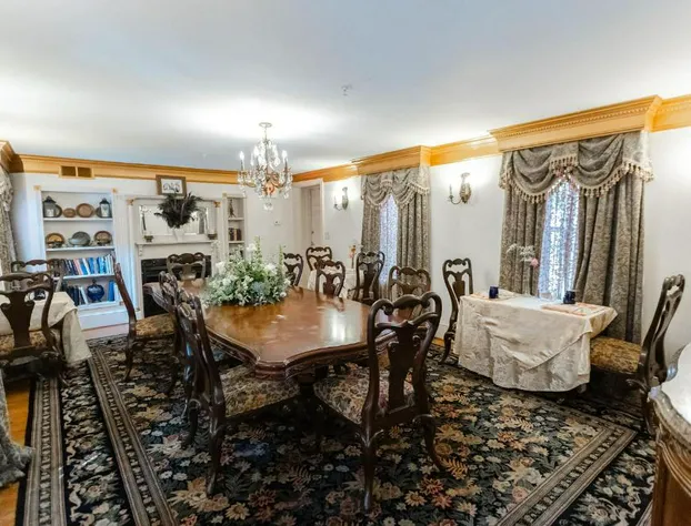 1840s Carrollton Inn hotel detail image 4