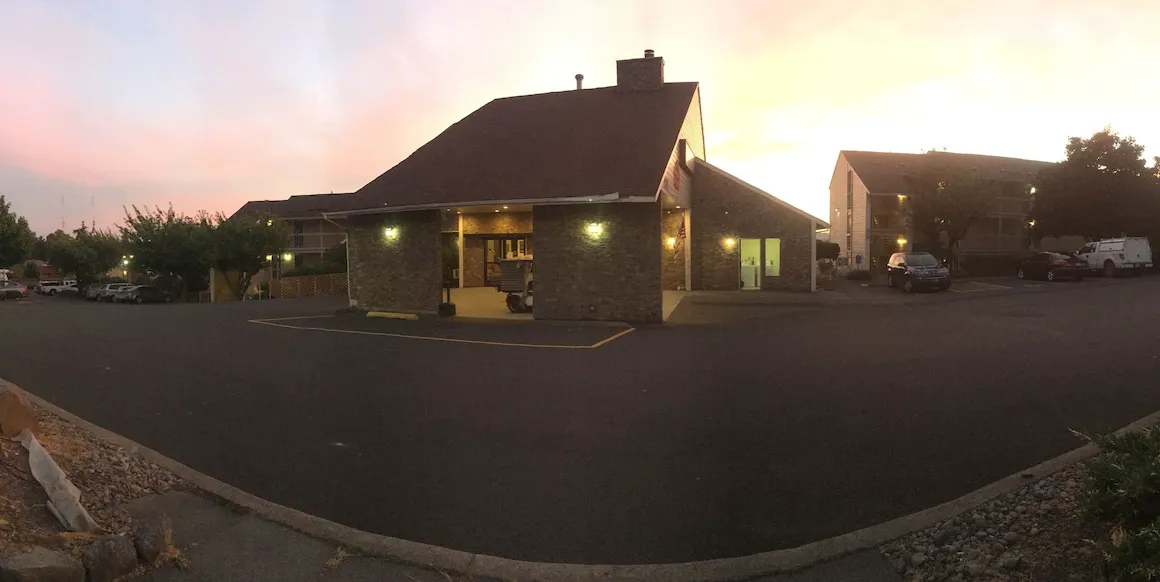 Sunnyside Inn & Suites hotel hero