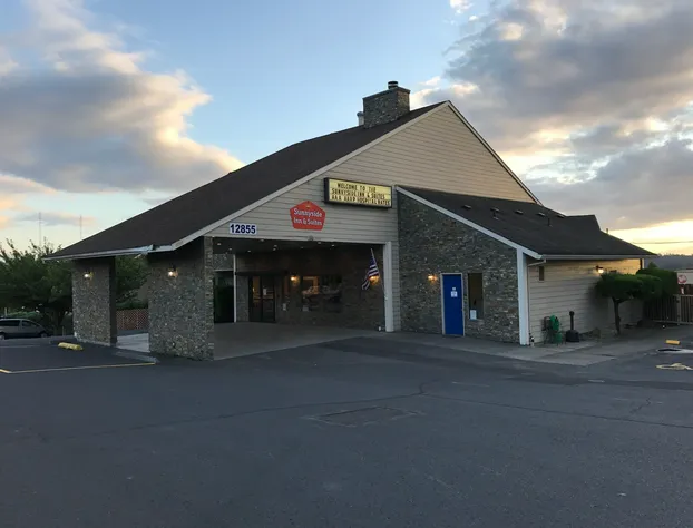 Sunnyside Inn & Suites hotel detail image 1