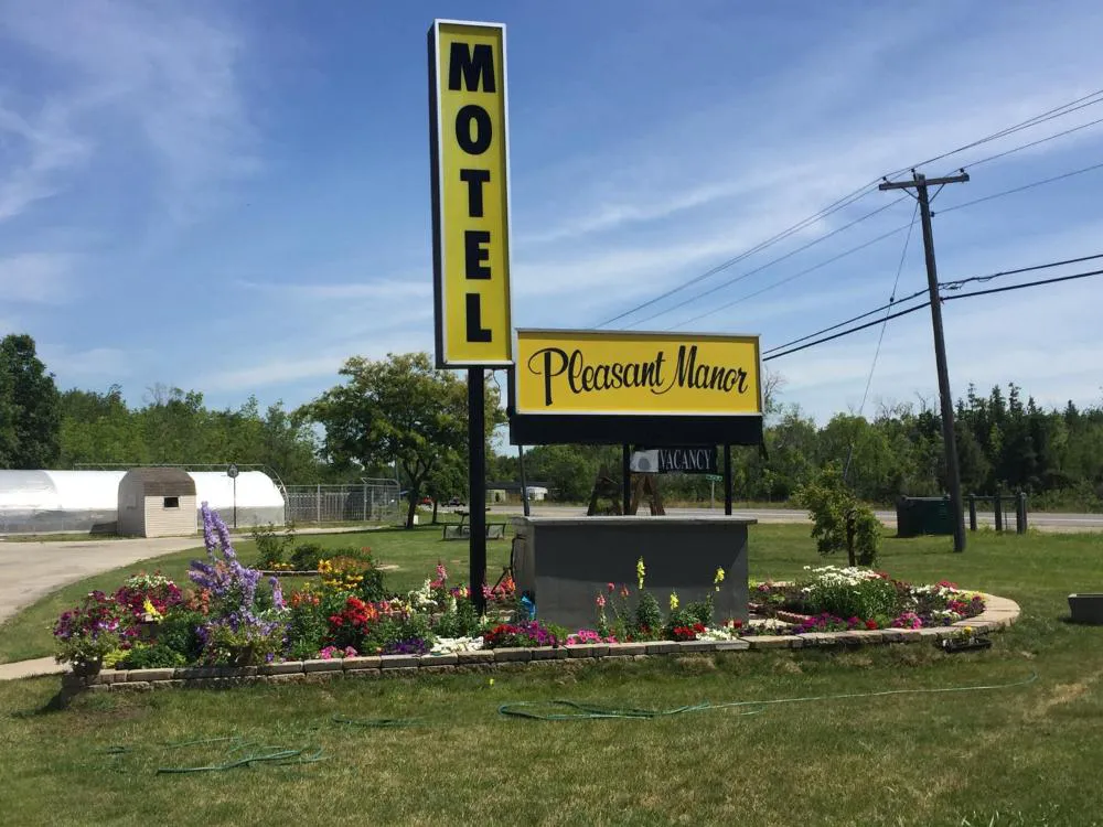 Pleasant Manor Motel hotel hero