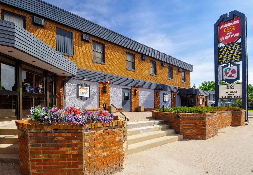 Assiniboine Gordon Inn on the Park hotel hero