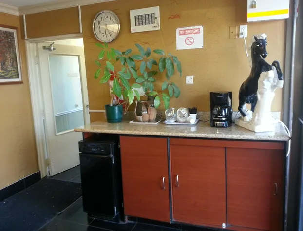 Queensway Motel hotel detail image 2