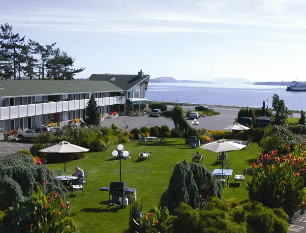 The Cedarwood Inn & Suites hotel detail image 1