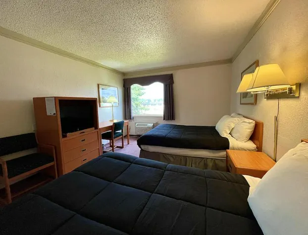 Tamarack Motor Inn hotel detail image 1