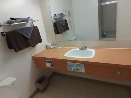 Tamarack Motor Inn hotel detail image 4